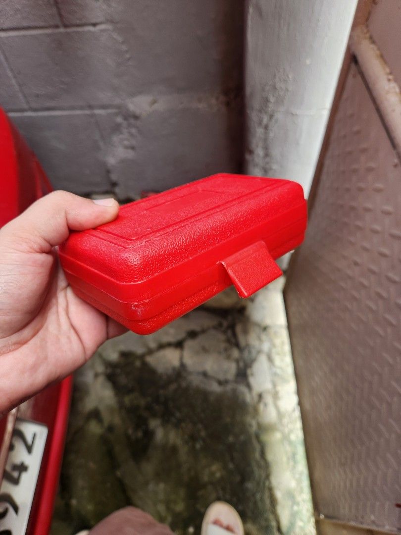 CR-V Socket Adapter Set with Red Case (Category: Other Automotive Parts and Accessories) located in Manila. Submitted by aionsev.16 (Listing ID 1462686933, Image 2). Description: - Set of CR-V socket adapters - Includes various sizes for different needs - Comes in a sturdy red case for storage and transport - Essential for any toolbox - Ideal for mechanics and DIY enthusiasts Negotiable.