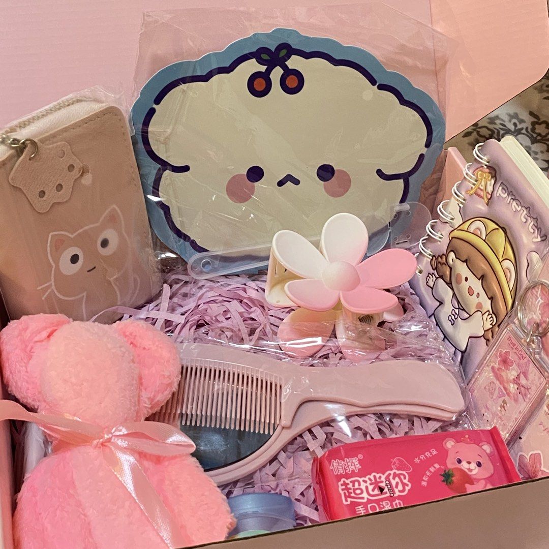 CUTE GIFT SET for girlies (Category: Other Stationery & Craft) located in Nasugbu. Submitted by aye_creation (Listing ID 1462871305, Image 2). Description: Looking for a gift for her? 👀🎀 We put together a gift set filled with cute and useful finds she’ll love, so you don’t have to spend time choosing and buying everything separately. It comes neatly packed and ready to give!🫶🏻 Perfect for birthdays, anniversaries, monthsaries, graduations, ho