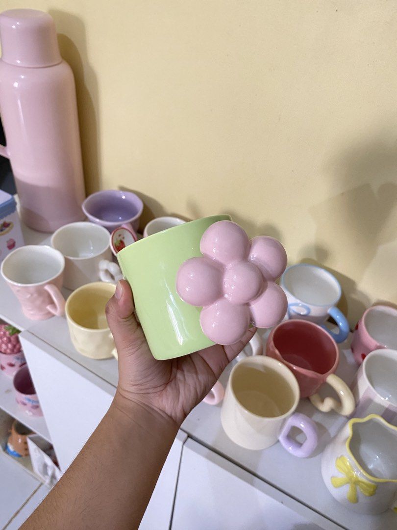 CUTE GREEN MUG WITH FLOWER HANDLE (Category: Coffee & Tea Tableware) located in Dasmarinas. Submitted by hannah.oakph (Listing ID 1462774143, Image 3). Description: paint issue only sa handle banda.