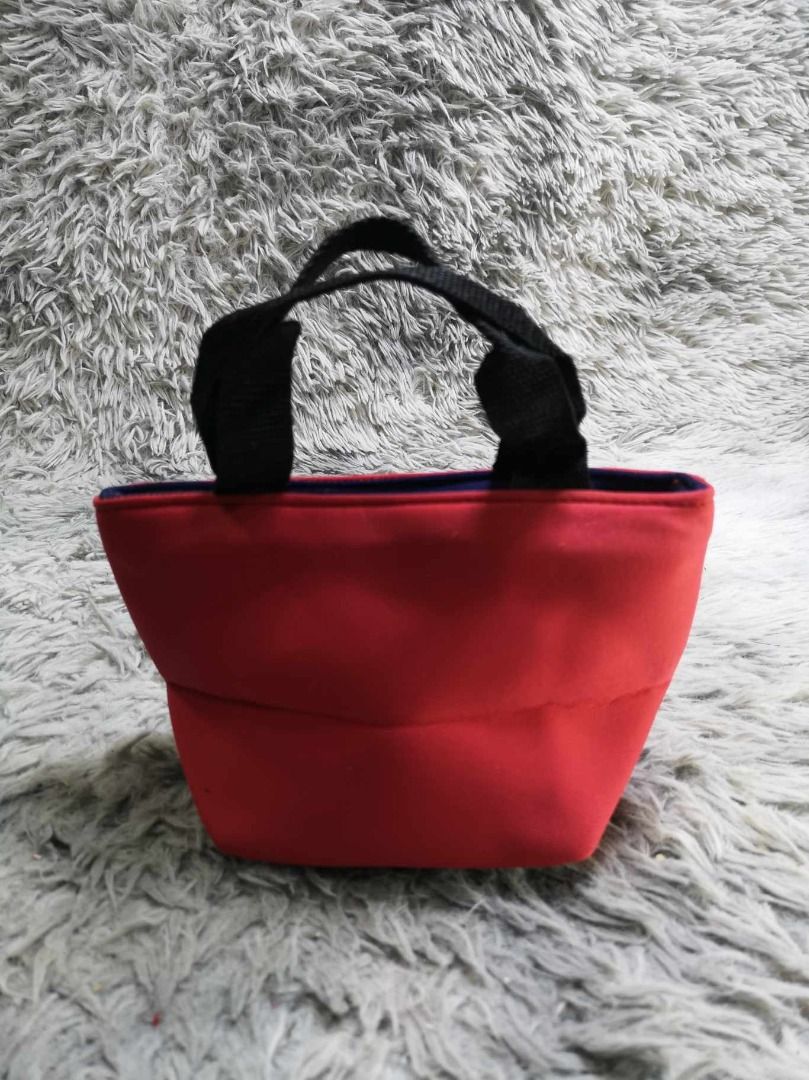 Cute Red Zipper Closure Mini Hand Bag (Category: Tote Bags) located in Santa Cruz. Submitted by jmy_surplus.2 (Listing ID 1462792433, Image 2). Description: Size ; L - 5.4 W - 9.2 Color ; Red Type ; Hand bag Brand ; No brand Material ; Nylon Style ; Red Blue & Black Strap Mini hand bag LR 129 JMY 5 Batch #222.