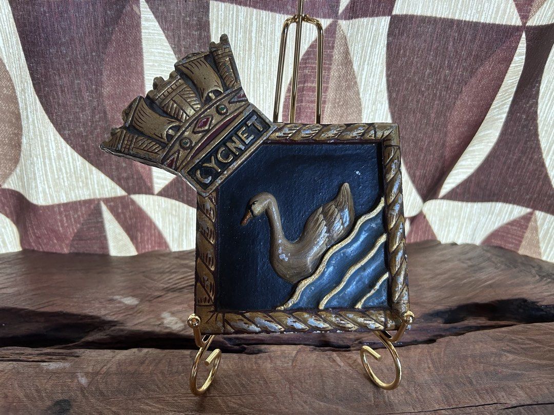 Cygnet Badge (Category: Other Home Decor) located in Bagabag. Submitted by estellasvintagefinds (Listing ID 1462881014, Image 1). Description: Vintage .