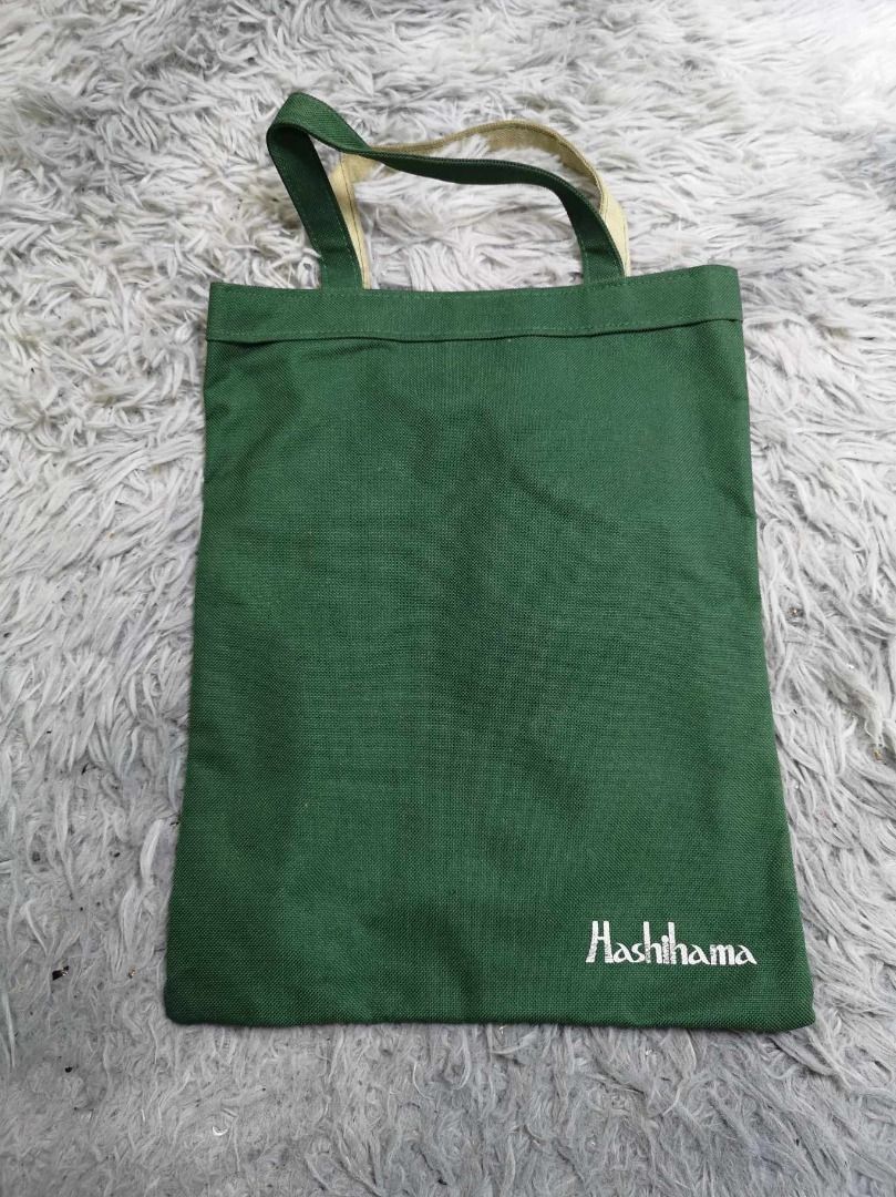 Dark Green Beige Tote Bag (Category: Tote Bags) located in Santa Cruz. Submitted by jmy_surplus.2 (Listing ID 1462687641, Image 1). Description: Size ; L - 13.4 W - 10.2 Color ; Dark green , Beige Type ; Tote bag Brand ; No brand Material ; Nylon Style ; Dark Green Tote bag LR 129 JMY 5 Batch #222.