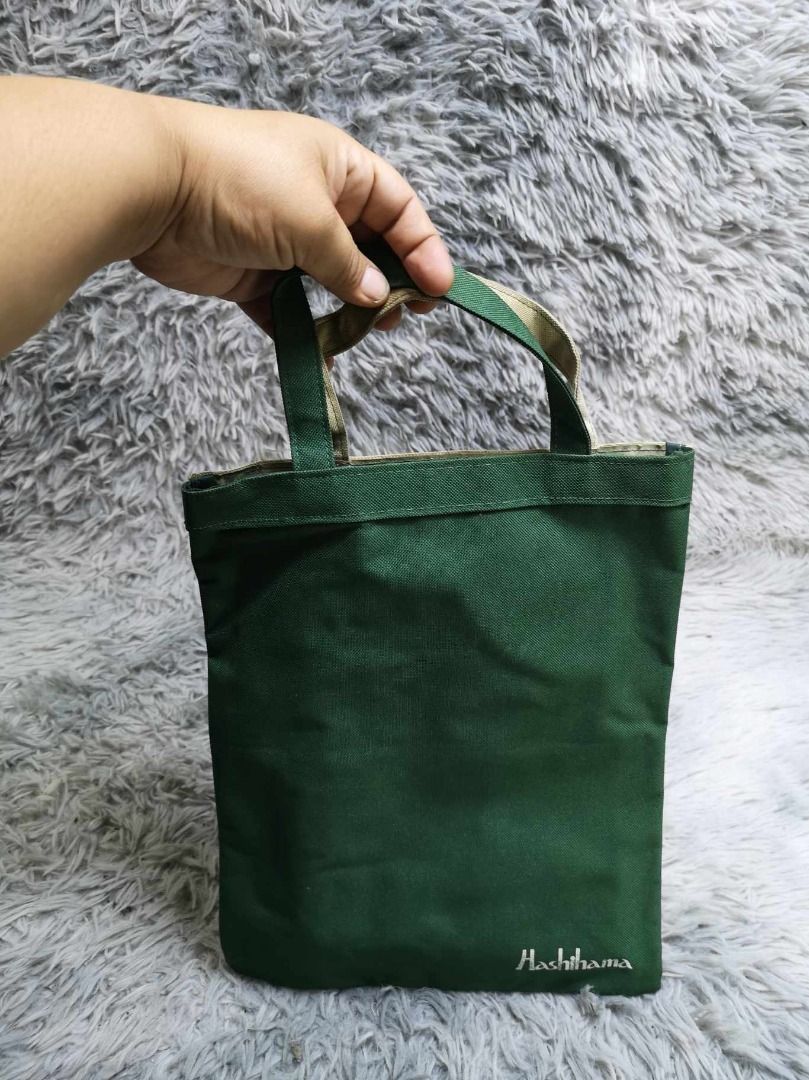 Dark Green Beige Tote Bag (Category: Tote Bags) located in Santa Cruz. Submitted by jmy_surplus.2 (Listing ID 1462687641, Image 2). Description: Size ; L - 13.4 W - 10.2 Color ; Dark green , Beige Type ; Tote bag Brand ; No brand Material ; Nylon Style ; Dark Green Tote bag LR 129 JMY 5 Batch #222.