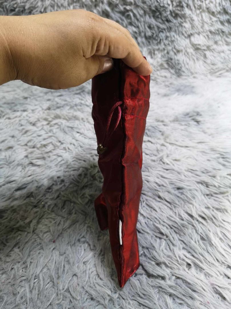 Dark Red Silk Pouch With Front Pocket (Category: Purses & Pouches) located in Santa Cruz. Submitted by jmy_surplus.2 (Listing ID 1462818772, Image 2). Description: Size ; L - 10.5 W - 6 Color ; Dark red Type ; Pouch Brand ; No brand Material ; Silk Style ; Dark Red Drawstring Pouch LR 129 JMY 3 Batch #223.