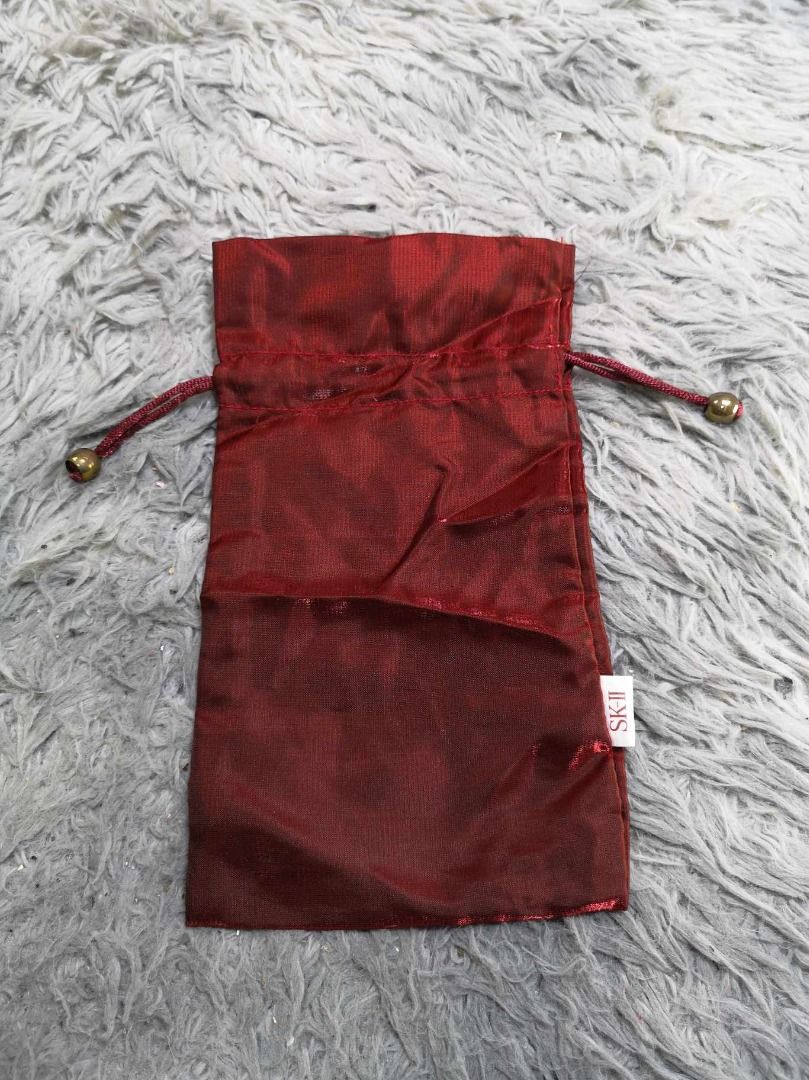 Dark Red Silk Pouch With Front Pocket (Category: Purses & Pouches) located in Santa Cruz. Submitted by jmy_surplus.2 (Listing ID 1462818772, Image 1). Description: Size ; L - 10.5 W - 6 Color ; Dark red Type ; Pouch Brand ; No brand Material ; Silk Style ; Dark Red Drawstring Pouch LR 129 JMY 3 Batch #223.