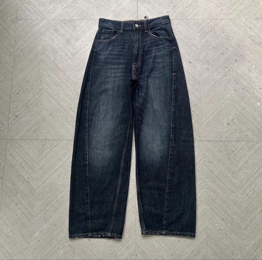 Dark Wash Barrel Jeans (Category: Jeans) located in Manila. Submitted by eunicemarzan (Listing ID 1462752639, Image 1). Description: Hard denim Barrel style Ganda to Size: 32waist Length: not sure pero basta pwede sa 5'6 sksks Rfs: too big na on me.