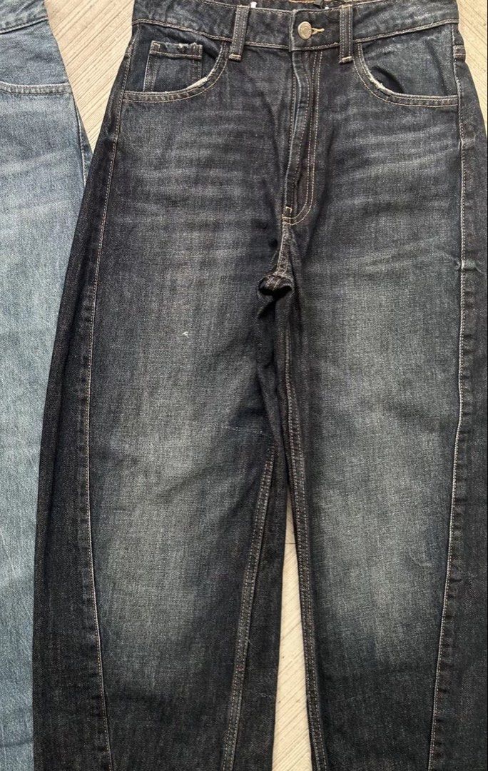Dark Wash Barrel Jeans (Category: Jeans) located in Manila. Submitted by eunicemarzan (Listing ID 1462752639, Image 2). Description: Hard denim Barrel style Ganda to Size: 32waist Length: not sure pero basta pwede sa 5'6 sksks Rfs: too big na on me.