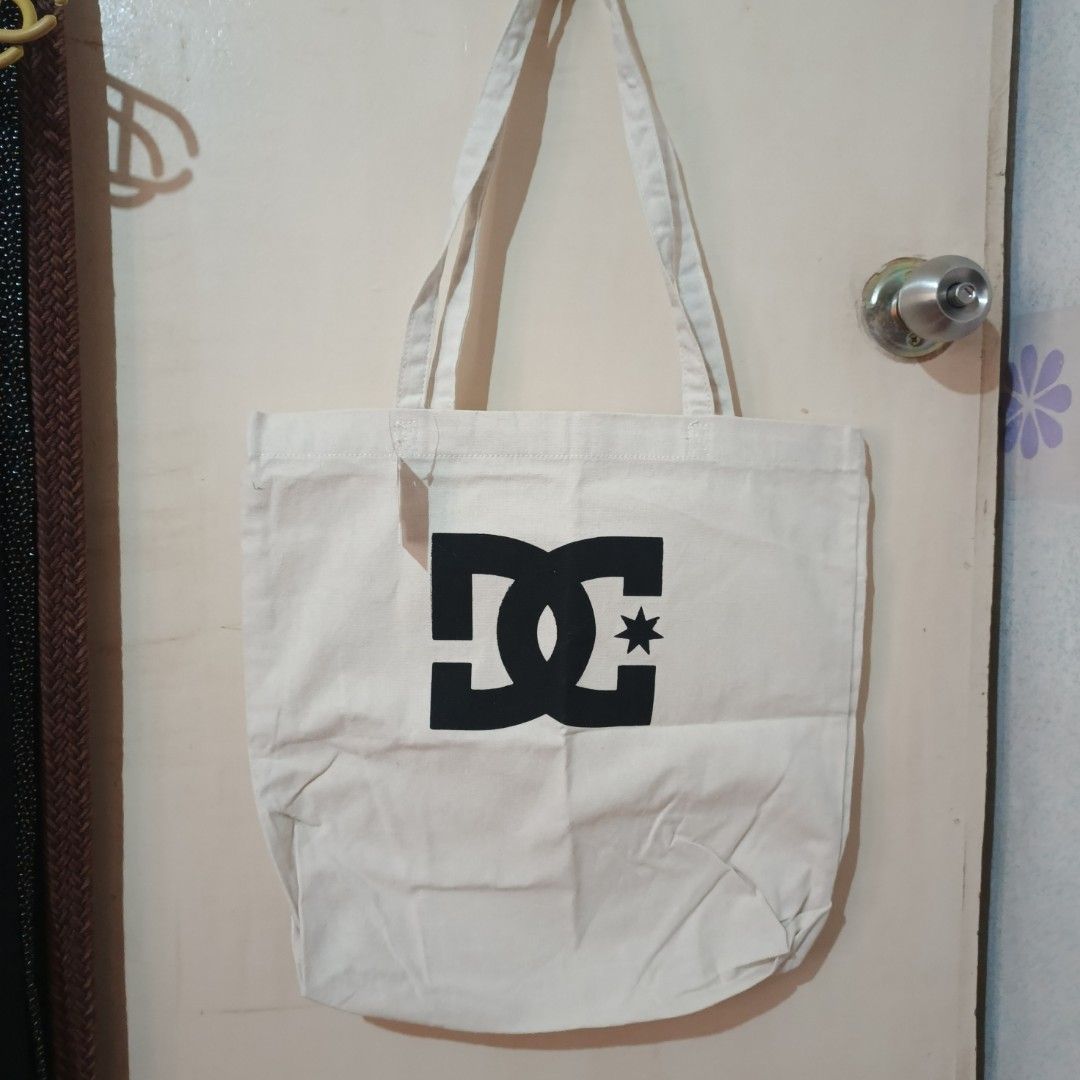 DC shoe co. Tote bag (Category: Tote Bags) located in Batangas. Submitted by D.CAP (Listing ID 1462832298, Image 1). Description: For Sale:⬇️ 🧢 DC shoe co. Tote bag 🅿️ 250.00 + SF Yours ✅ 📦 Brandnew/Original 📌 Batangas city Location 📦 Ship Nationwide (J&T D2D/LBC SFcop) 📩 DM for speed Transaction 🧾 NO cod❌ / Payment First✅ Ⓜ️🅾️🅿️: Gcash/Ubp/Gotym 📋 Nasa page na po ang mga Proof of Transaction. 👀 Please See & Read ⚡When the life get Rou