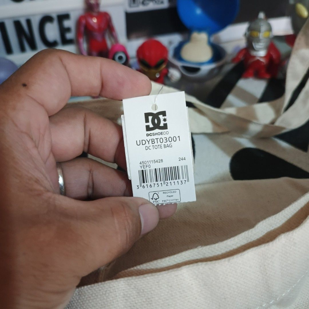 DC shoe co. Tote bag (Category: Tote Bags) located in Batangas. Submitted by D.CAP (Listing ID 1462832298, Image 3). Description: For Sale:⬇️ 🧢 DC shoe co. Tote bag 🅿️ 250.00 + SF Yours ✅ 📦 Brandnew/Original 📌 Batangas city Location 📦 Ship Nationwide (J&T D2D/LBC SFcop) 📩 DM for speed Transaction 🧾 NO cod❌ / Payment First✅ Ⓜ️🅾️🅿️: Gcash/Ubp/Gotym 📋 Nasa page na po ang mga Proof of Transaction. 👀 Please See & Read ⚡When the life get Rou