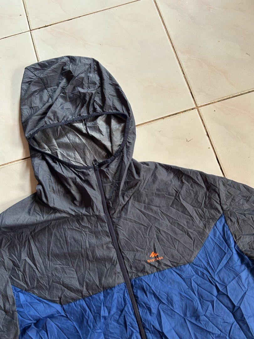 Decathlon windbrkr jacket 🥵 (Category: Coats, Jackets and Outerwear) located in Jinoba-an. Submitted by eegiboy (Listing ID 1462725338, Image 3). Description: Wts: Decathlon windbrkr packable size: large dimes:23/28 Excellent condition 600plussf Dm me if interested Thankyou.