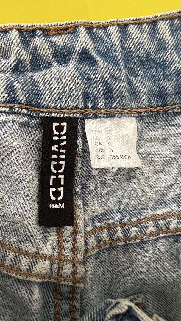 Denim Cargo Jeans H&M (Category: Jeans) located in Cavite. Submitted by chocolat.meilleure (Listing ID 1462719210, Image 2). Description: Size 32 Light denim .