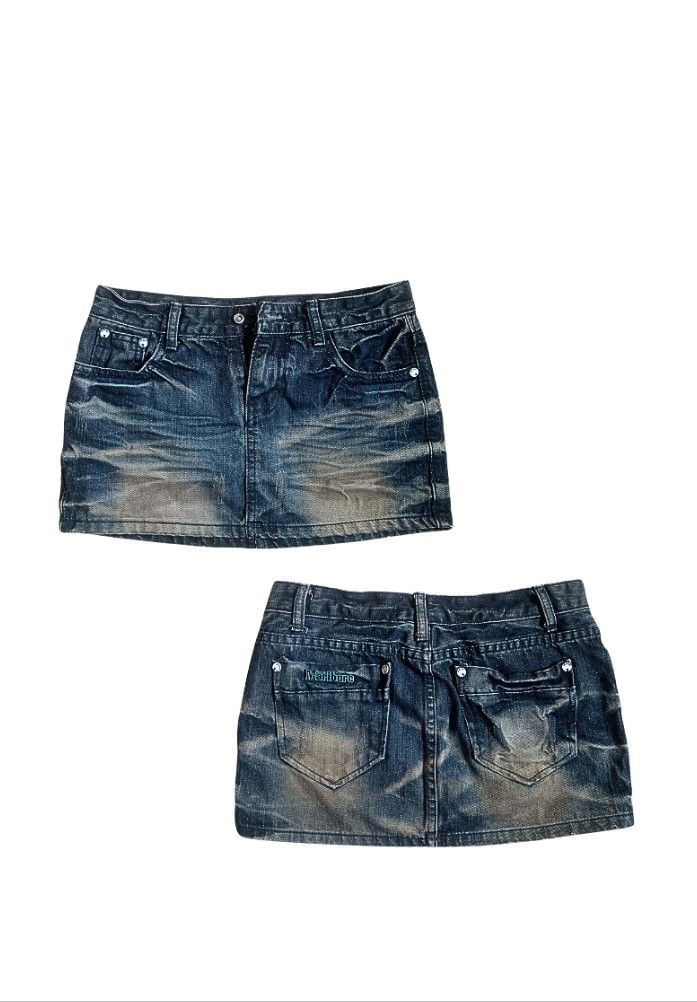 Denim Mini Skirt (Category: Skirts) located in Tiaong. Submitted by cdoswan (Listing ID 1461561802, Image 1). Description: - Cute denim mini skirt - Distressed wash with fading - Classic five-pocket styling - Button and zip closure - Perfect for a casual, edgy look -WALA PO BUTONES .