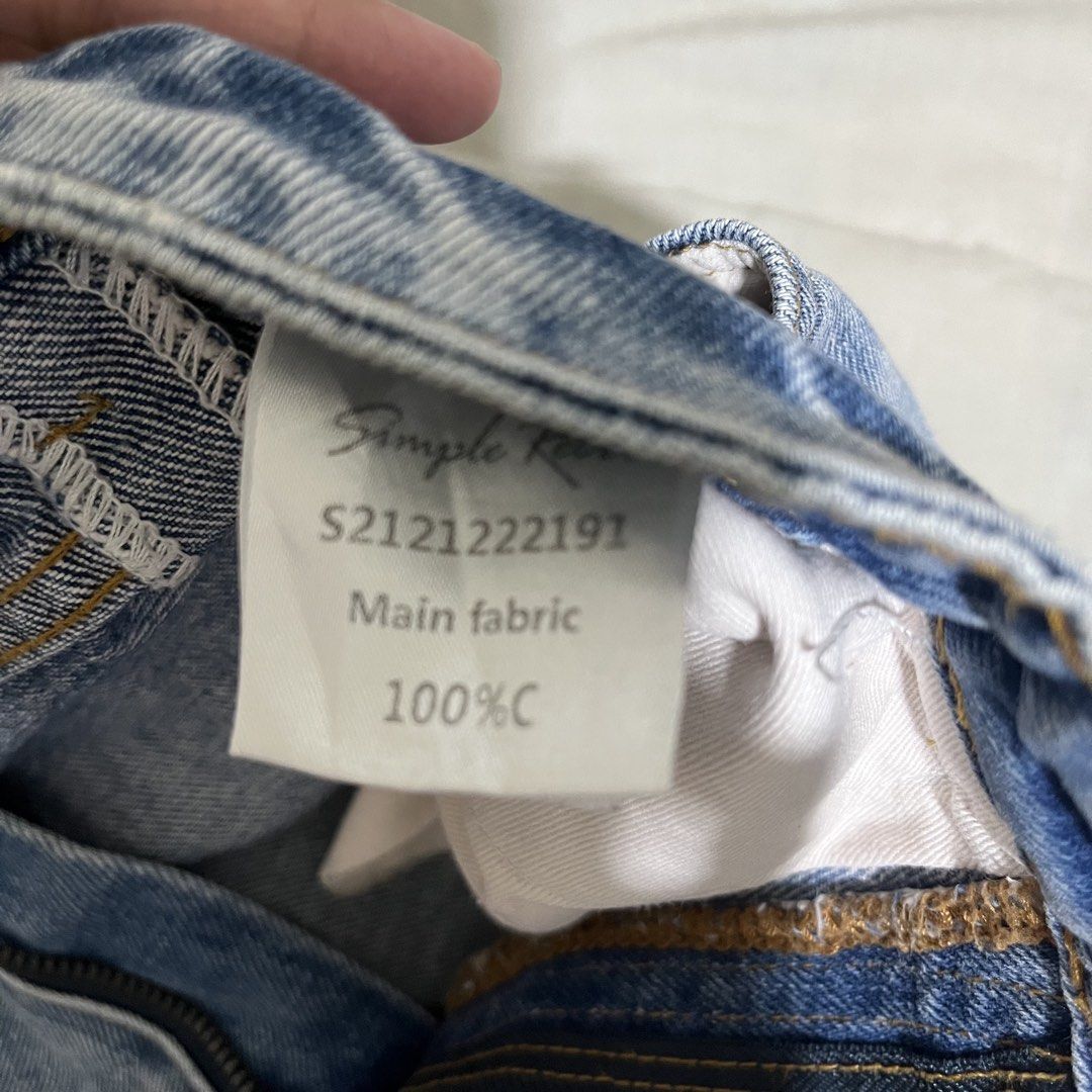 Denim Shorts (Category: Shorts) located in Manila. Submitted by nicnhappycat (Listing ID 1462884962, Image 3). Description: Bought this short overseas! Doesn’t fit me anymore;(.