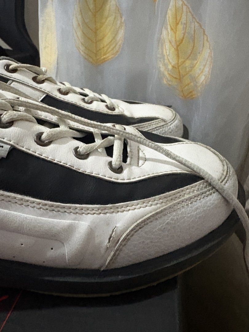 Dexter Bowling Shoes White Black (Category: Billiards and Bowling) located in Caloocan City. Submitted by majaliwalas (Listing ID 1462833770, Image 3). Description: - Dexter bowling shoes -size 8 - Color: White with black accents - Laces: White - Condition: Soles show some wear from use - Perfect for the bowling alley - Get ready for your next game!.
