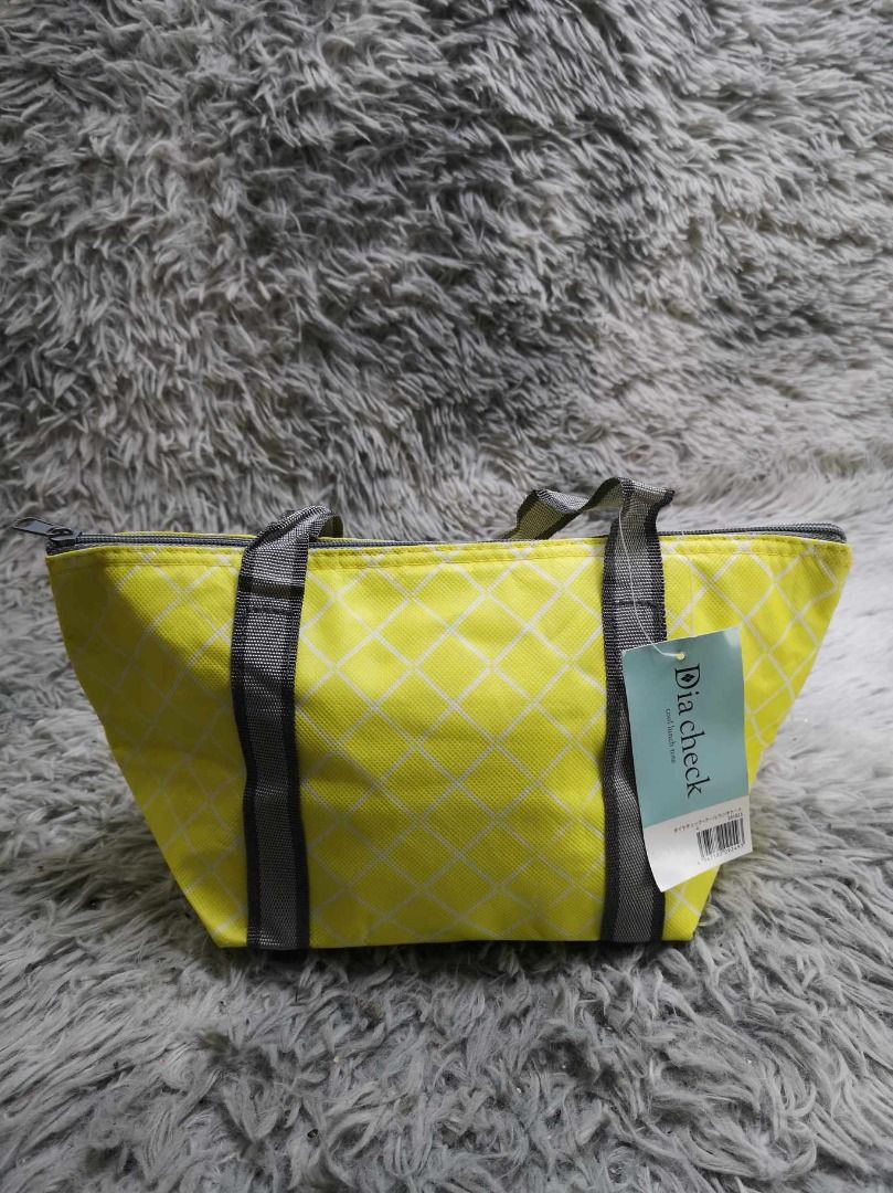 Diamond Patterned Insulated Lunch Tote Bag (Category: Tote Bags) located in Santa Cruz. Submitted by jmy_surplus.2 (Listing ID 1462699193, Image 1). Description: Size ; L - 7 W - 13.4 Color ; Yellow Type ; Tote Bag Brand ; No brand Material ; Nylon Style ; Yellow Insulated Lunch Tot bag LR 129 JMY 5 Batch #222.