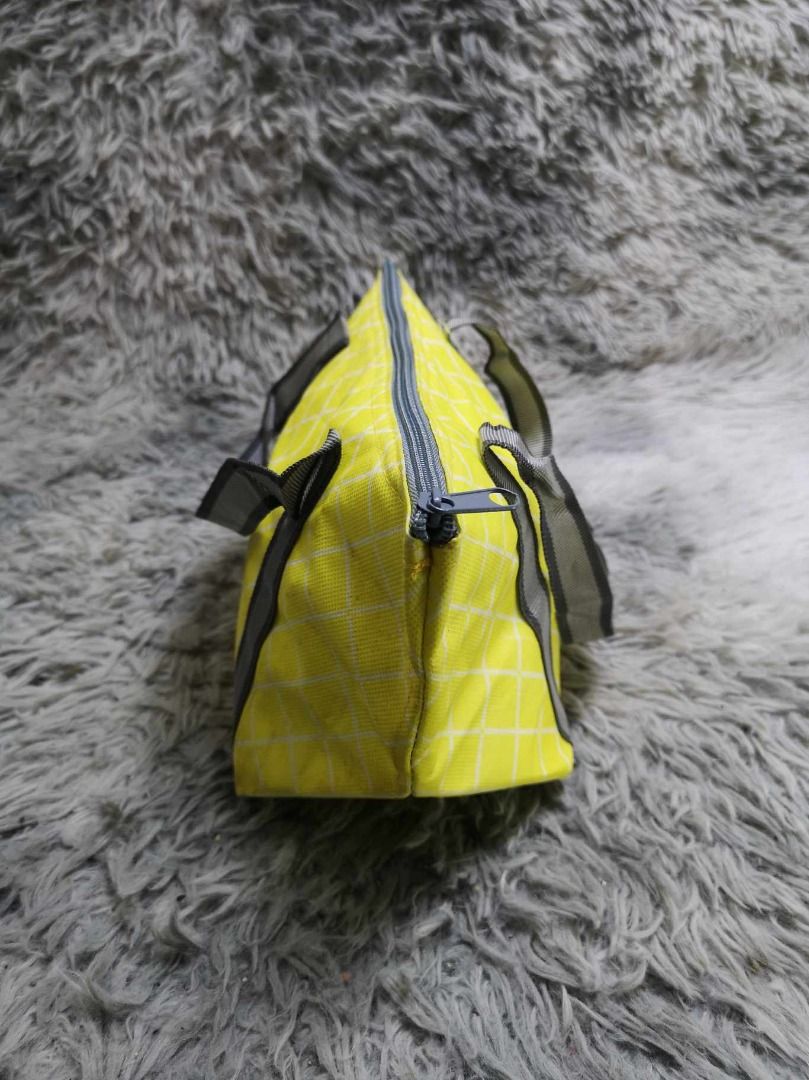 Diamond Patterned Insulated Lunch Tote Bag (Category: Tote Bags) located in Santa Cruz. Submitted by jmy_surplus.2 (Listing ID 1462699193, Image 2). Description: Size ; L - 7 W - 13.4 Color ; Yellow Type ; Tote Bag Brand ; No brand Material ; Nylon Style ; Yellow Insulated Lunch Tot bag LR 129 JMY 5 Batch #222.