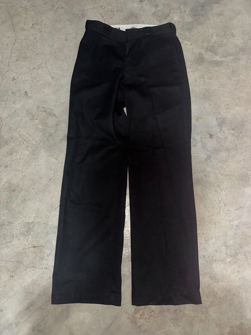 Dickies 874 Black Work Pants Size 30 (Category: Chinos) located in Jaen. Submitted by zgoodstuff (Listing ID 1462754421, Image 1). Description: - Classic Dickies 874 Work Pants - Color: Black - Size: 30 Waist - Material: Durable Polyester/Cotton Blend - Fit: Straight Leg - Versatile: Ideal for work or everyday styling.