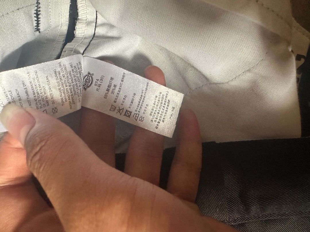 Dickies 874 Black Work Pants Size 30 (Category: Chinos) located in Jaen. Submitted by zgoodstuff (Listing ID 1462754421, Image 3). Description: - Classic Dickies 874 Work Pants - Color: Black - Size: 30 Waist - Material: Durable Polyester/Cotton Blend - Fit: Straight Leg - Versatile: Ideal for work or everyday styling.