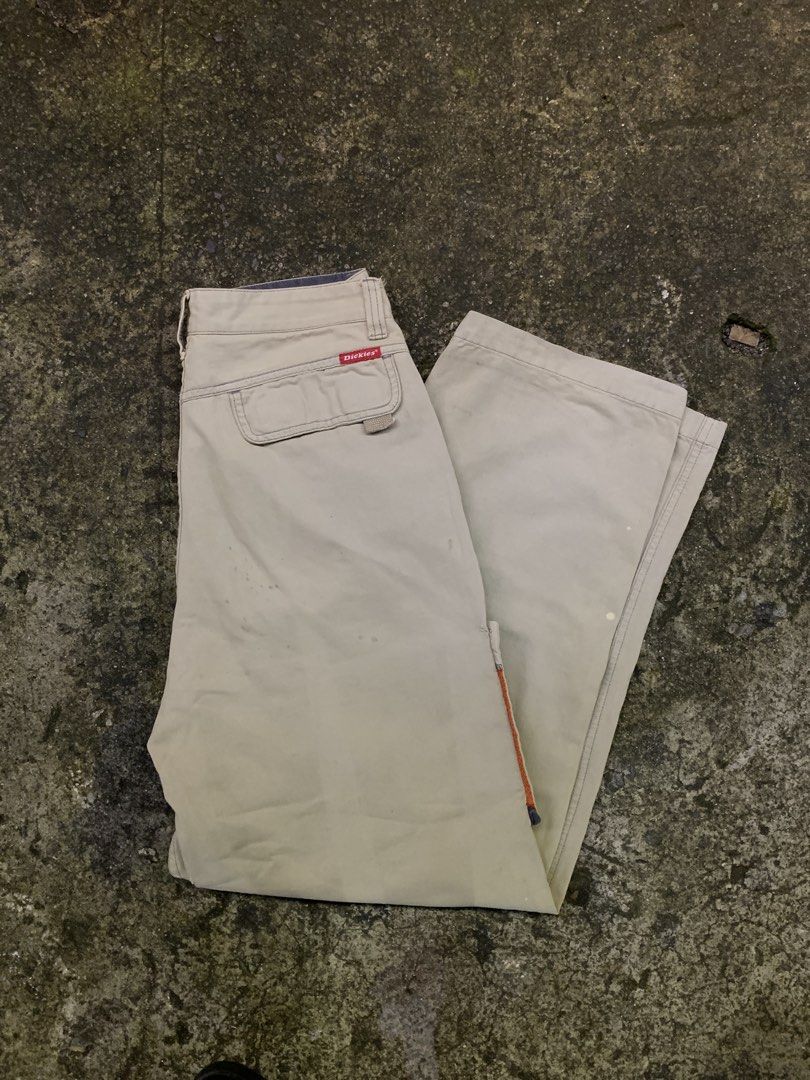 Dickies Beige Cargo Pants Workwear Utility Style (Category: Jeans) located in Manila. Submitted by thrift2mnla (Listing ID 1462812612, Image 3). Description: - Classic Dickies cargo pants - Versatile beige color - Plenty of pockets for essentials - Durable workwear style - Great for everyday wear or work.