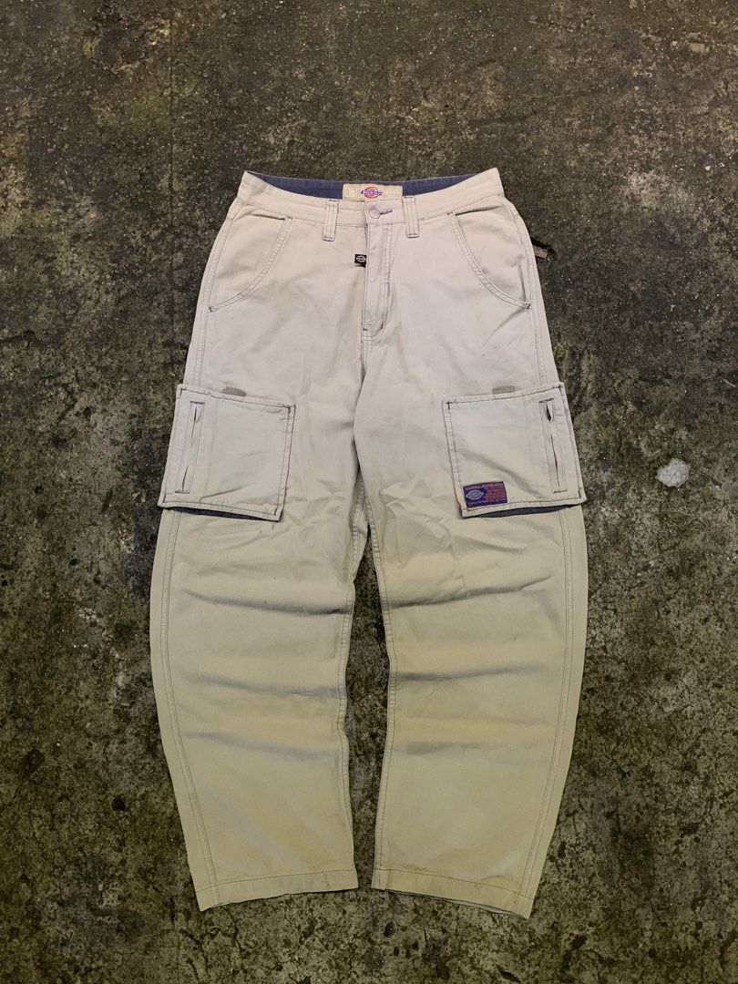 Dickies Beige Cargo Pants Workwear Utility Style (Category: Jeans) located in Manila. Submitted by thrift2mnla (Listing ID 1462812612, Image 1). Description: - Classic Dickies cargo pants - Versatile beige color - Plenty of pockets for essentials - Durable workwear style - Great for everyday wear or work.