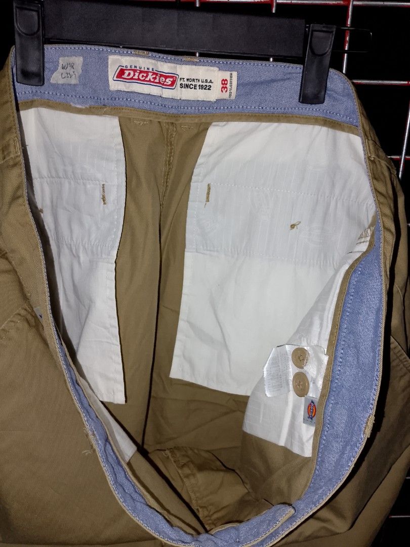 Dickies Beige Double Patch (Category: Shorts) located in Surigao. Submitted by luffytrift (Listing ID 1462816878, Image 3). Description: Dickies Beige Double Patch Size: 38 Length: 23.5 Leg Opening: 12 Excellent Condition Color rate: 9.5 No Issue.