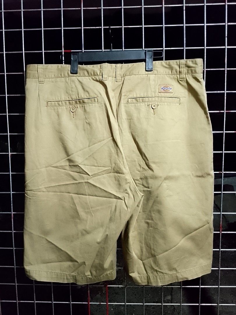 Dickies Beige Double Patch (Category: Shorts) located in Surigao. Submitted by luffytrift (Listing ID 1462816878, Image 2). Description: Dickies Beige Double Patch Size: 38 Length: 23.5 Leg Opening: 12 Excellent Condition Color rate: 9.5 No Issue.