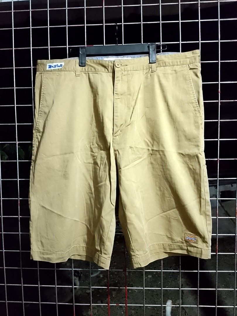 Dickies Beige Double Patch (Category: Shorts) located in Surigao. Submitted by luffytrift (Listing ID 1462816878, Image 1). Description: Dickies Beige Double Patch Size: 38 Length: 23.5 Leg Opening: 12 Excellent Condition Color rate: 9.5 No Issue.