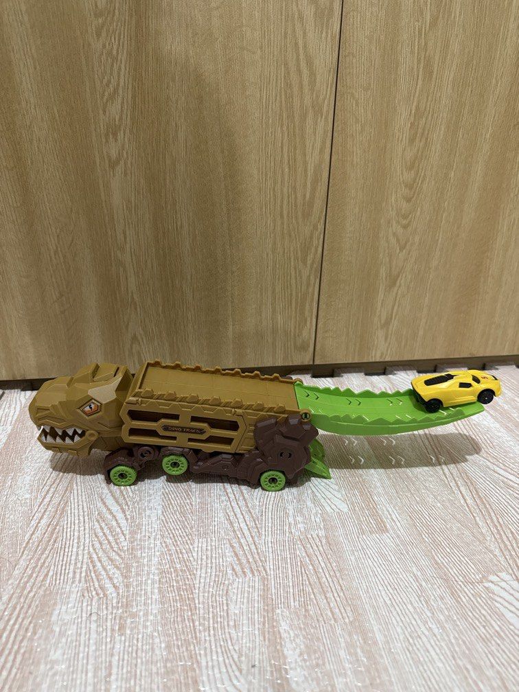 Dinosaur Car Truck (Category: Vehicle & Diecast Models) located in Marikina City. Submitted by lovegoeson (Listing ID 1462873077, Image 2). Description: .