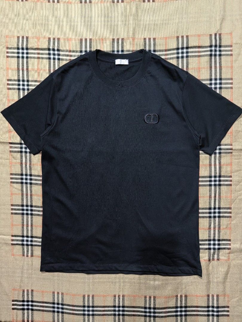 DIOR (Category: Tshirts & Polo Shirts ) located in Baguio. Submitted by curated_luxe_brandeds (Listing ID 1462796338, Image 1). Description: DIOR DIMENSION :L29. 5 X W22 FITS LARGE MENS SIZE LARGE ON TAG SEE PICS FOR DETAILS EXCELLENT CONDITION COLOR MAY VARY DUE TO LIGHTING MOP BDO /GCASH NO COD /COP FB PAGE /CAROUSELL : curated_luxe_brandeds FACEBOOK SELLING ACCOUNT : Esteph Colpita SA PHYSICAL STORE :STALL 324A THIRD FLOOR SKYWORLD SESSION ROA