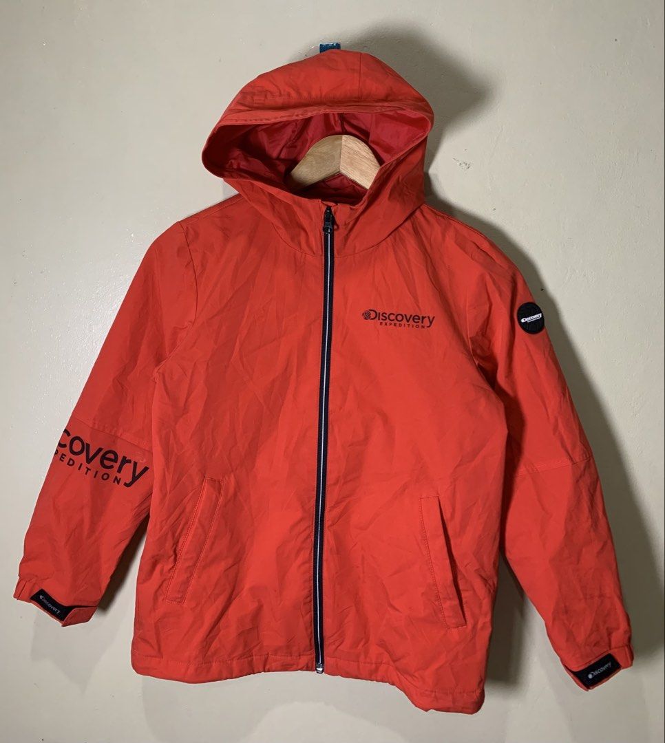 DISCOVERY windbreaker (Category: Coats, Jackets and Outerwear) located in Molave. Submitted by mysticbird_38213e (Listing ID 1462866349, Image 2). Description: Good condition No issue Maganda pa po dimensions : 19 width & 23 length .