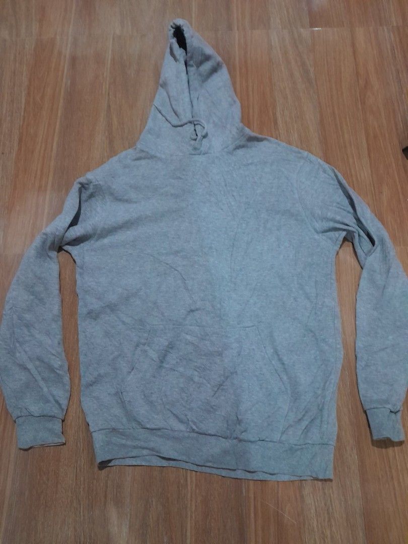 Divided Grey Hoodie (Category: Hoodies) located in Calamba. Submitted by ysabellascloset17 (Listing ID 1462868331, Image 1). Description: - Grey hoodie from Divided - Long sleeves with ribbed cuffs - Convenient kangaroo pocket - Adjustable drawstring hood - Ideal for casual outings - Measurements provided in photos.