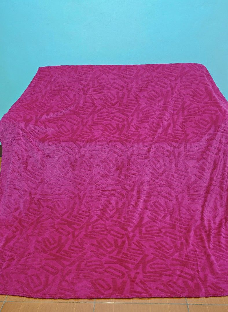 DknY Fur Fleece Blanket/ Queen Size (Category: Bedding & Towels) located in Mariveles. Submitted by hl.reyrfinds (Listing ID 1462704671, Image 1). Description: 🍀☘️🍀☘️🍀 DK.NY Embossed Fur Fleece Blanket/ Queen size Soft & Glossy Pay first. MOD: J&T.