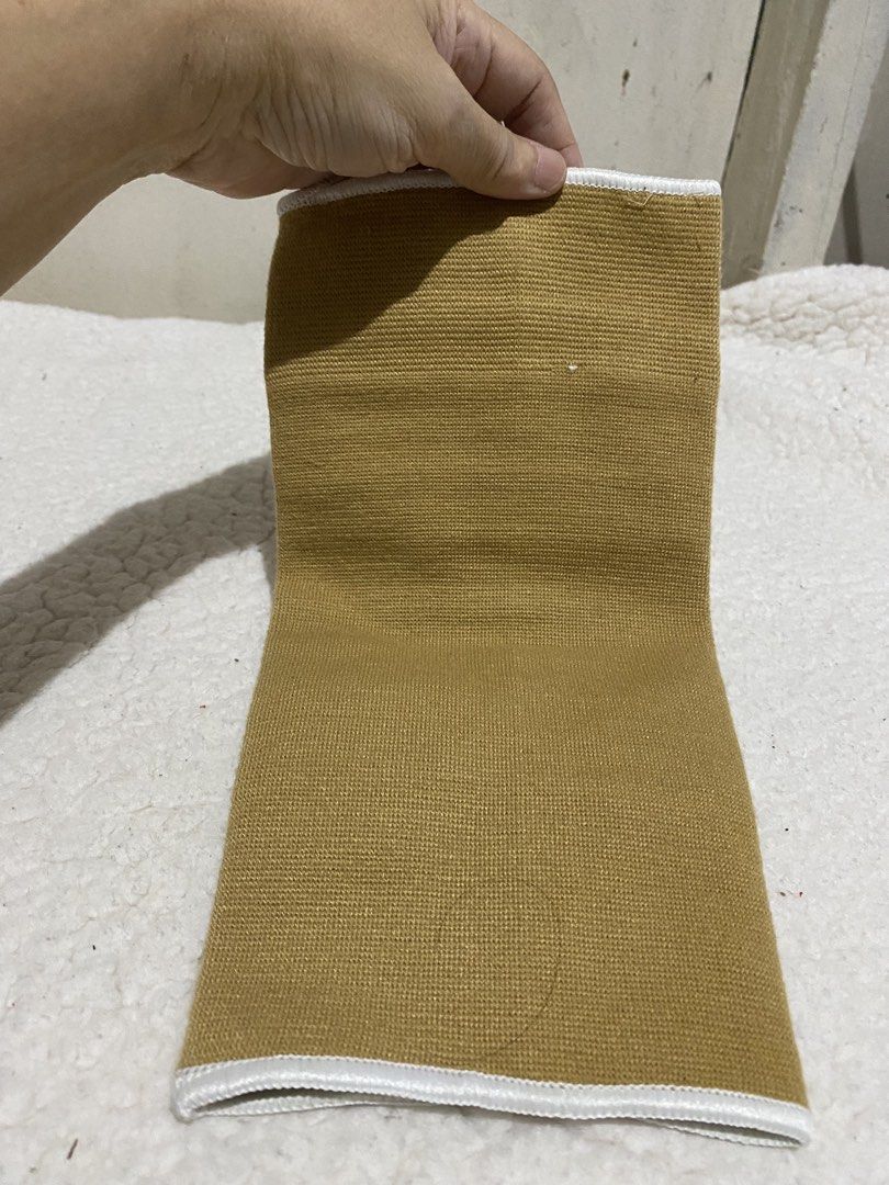 Dr. MED Knee Support Brace Compression Sleeve (Category: Braces, Support & Protection) located in Manila. Submitted by resi.diaz (Listing ID 1462878145, Image 2). Description: - Dr. MED Knee Support Brace - Elasticated compression sleeve for comfort and support - Color: Tan with white trim - Ideal for everyday wear or during activities - Provides gentle compression around the knee joint.