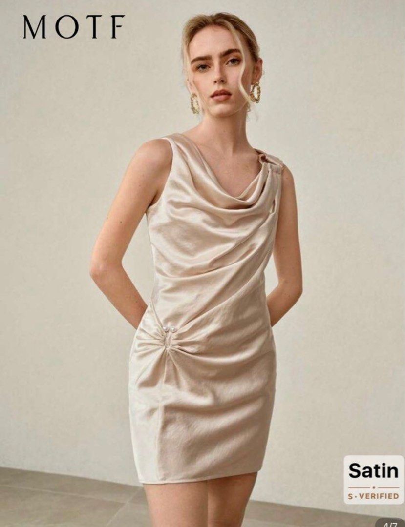 Draped Neck Short Dress (Category: Evening dresses & gowns) located in Nabua. Submitted by prlvdthgss (Listing ID 1462690091, Image 3). Description: Only used once. Ganda nito, pang formal event. ✨ Large on tag but can fit to medium. Price+sf Gcash/maribank 📍camsur, bicol.
