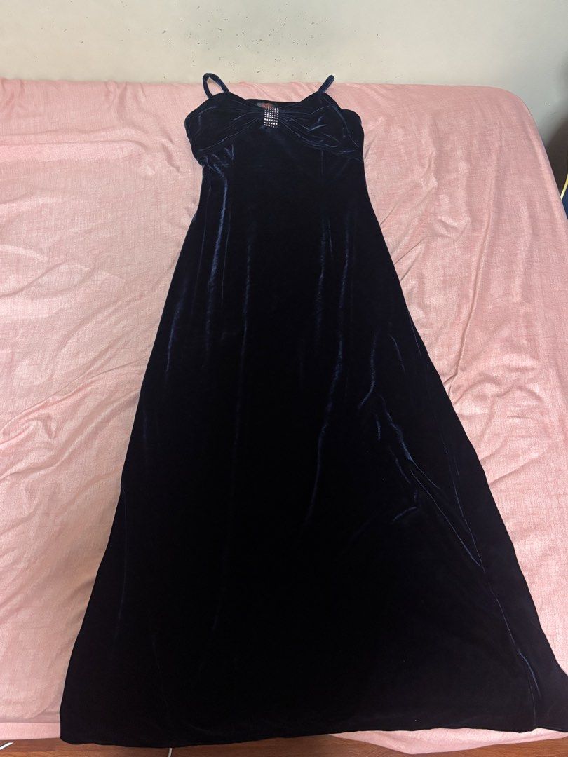 Formal Dresses for Sale (good quality) (Category: Dresses) located in Pasig City. Submitted by adiuhsa (Listing ID 1462729537, Image 1). Description: all dresses for 300 each - s/m body frame - pink from shein - the rest are from the US RFS: decluttering and not being used anymore so selling for cheap .