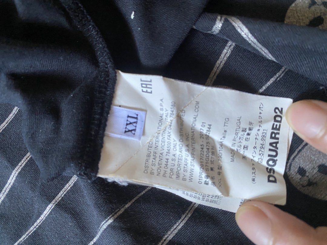 Dsquared2 (authentic) (Category: Formal Shirts) located in Manila. Submitted by luxuryvintagee (Listing ID 1462696155, Image 3). Description: Dsquared2 Coler rate 10/10 No issue Complete tags .
