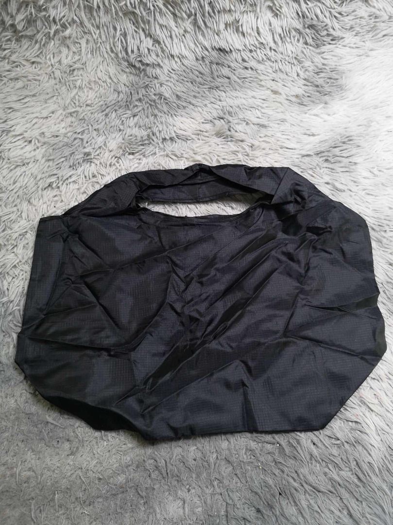 Durable Nylon Black Shopper Bag (Category: Tote Bags) located in Santa Cruz. Submitted by jmy_surplus.2 (Listing ID 1462703393, Image 1). Description: Size ; L - 12.4 W - 19.6 Color ; Black Type ; Shopper Bag Brand ; No brand Material ; Nylon Style ; Black nylon Shopper Bag LR 129 JMY 5 Batch #222.