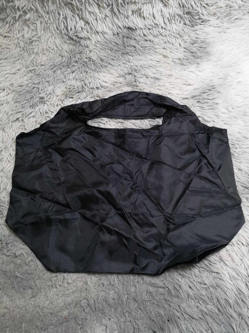 Durable Nylon Black Shopper Bag (Category: Tote Bags) located in Santa Cruz. Submitted by jmy_surplus.2 (Listing ID 1462703393, Image 2). Description: Size ; L - 12.4 W - 19.6 Color ; Black Type ; Shopper Bag Brand ; No brand Material ; Nylon Style ; Black nylon Shopper Bag LR 129 JMY 5 Batch #222.