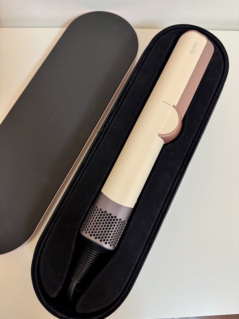 Dyson Airstrait Ceramic Pink with case (Category: Hair) located in Cainta. Submitted by aforigenes_ (Listing ID 1462681896, Image 1). Description: dyson airstrait ceramic pink with case used like 10 times rfs: di na nagagamit.