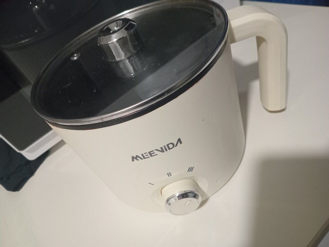 Electric Pot (Category: Pots & Planters) located in Manila. Submitted by rexatat (Listing ID 1462884897, Image 2). Description: bgc kalayaan meet up bawal kasi sa condo, so I'll be selling na lang replacing it with kettle nakakahiya pag bawal. OK na OK pa po sya. Kaya po mag auto ng 1 kilo pork. no issue po me kasama po wire saka steamer..