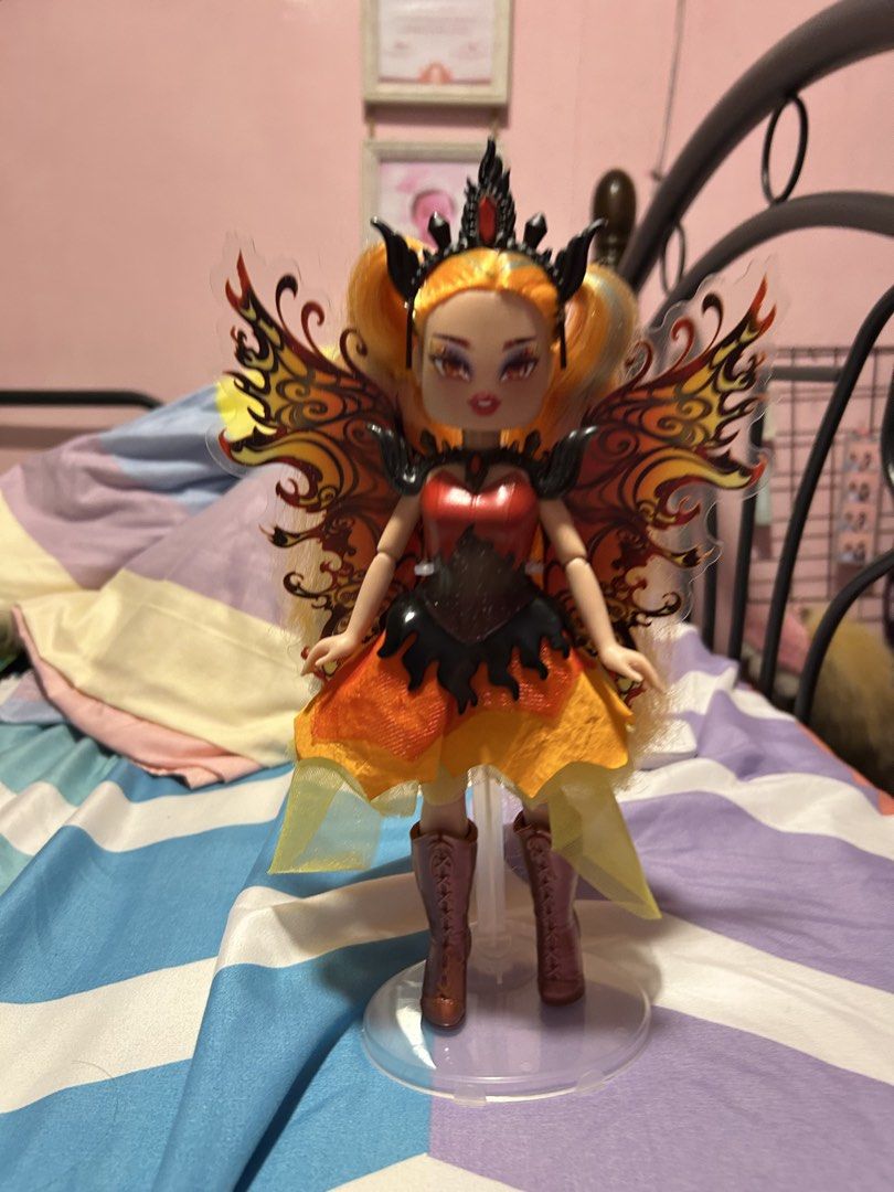 Emberlynn Royale High Doll (READ DESC) (Category: Figurines & Statues) located in San Jose del Monte. Submitted by _soft.is.strong_ (Listing ID 1462815677, Image 1). Description: FLAWS SUPERGLUED AND TORN WINGS WYSIWYG MEETUP SJDM BULACAN DELIVERY LALAMOVE.