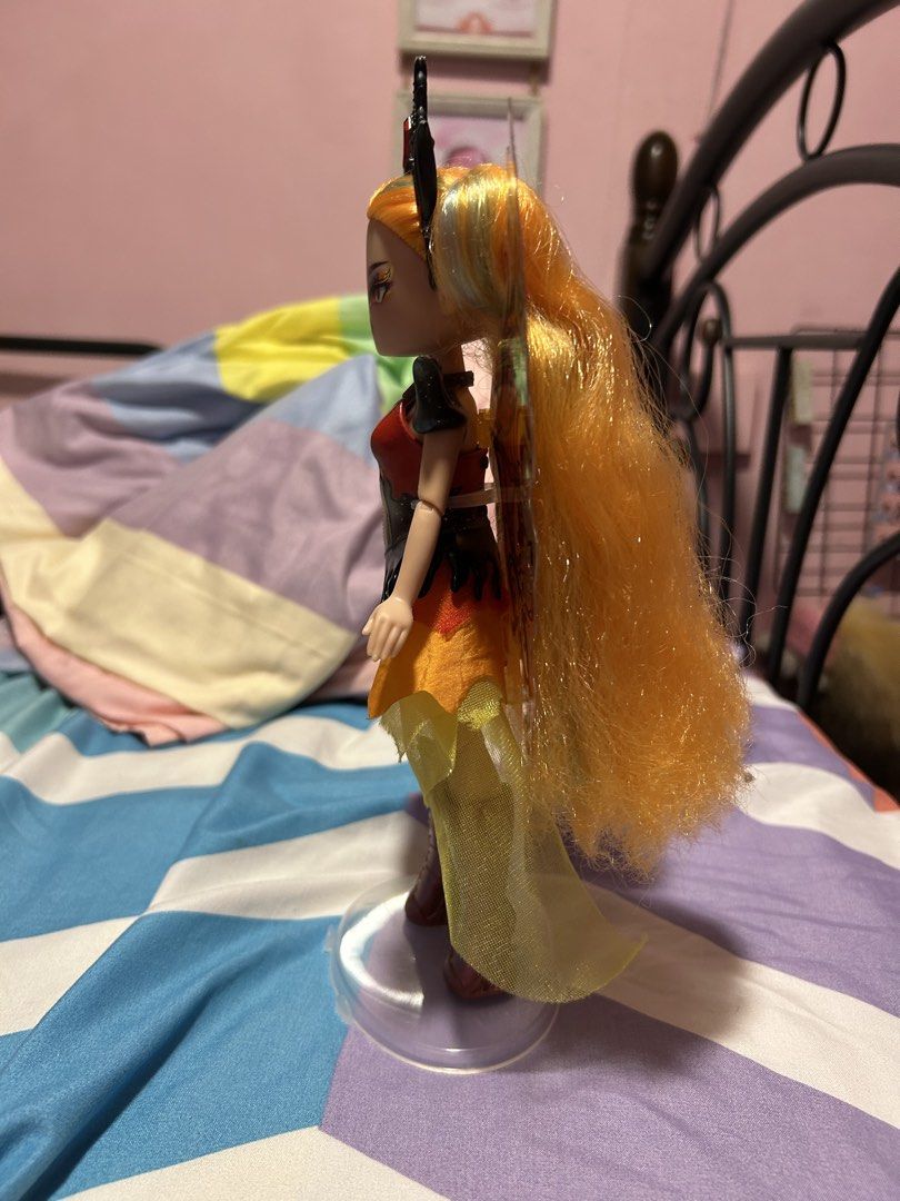 Emberlynn Royale High Doll (READ DESC) (Category: Figurines & Statues) located in San Jose del Monte. Submitted by _soft.is.strong_ (Listing ID 1462815677, Image 3). Description: FLAWS SUPERGLUED AND TORN WINGS WYSIWYG MEETUP SJDM BULACAN DELIVERY LALAMOVE.