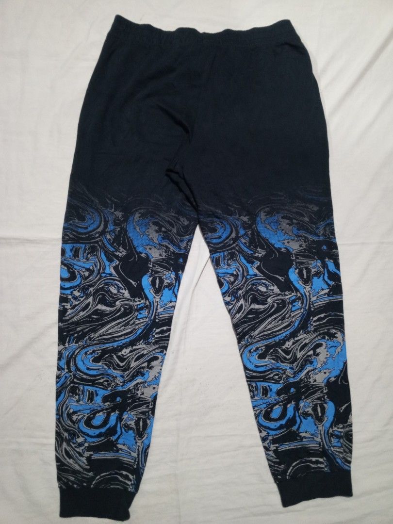 Emperio Armani waves joggerpants (Category: Luxury Apparel) located in Santa Maria. Submitted by paulo-garcia21 (Listing ID 1462809963, Image 2). Description: xxl on tag width 33 to 42 length 41 inseam 29 thigh 12.5 no flaws.