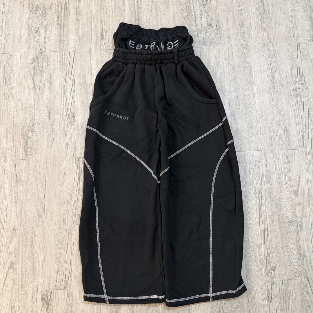 Estrange Double Sweat Pants (Category: Joggers) located in Manila. Submitted by wornagainstudios2 (Listing ID 1462846248, Image 2). Description: 28-36x42.