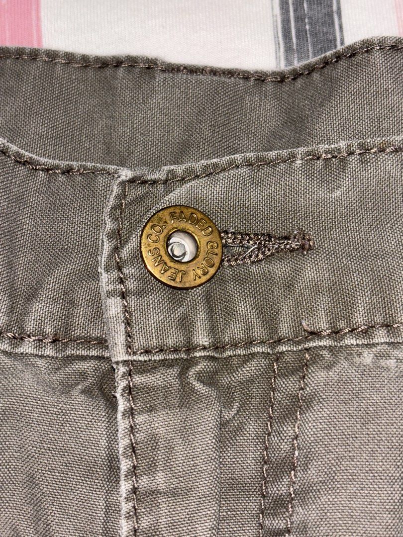Faded Glory Carpenter Jorts (Category: Shorts) located in Cabuyao City. Submitted by giothr1ft (Listing ID 1462806828, Image 3). Description: W: 40 L: 21.5 Condition: 9/10 📌Buyers will shoulder the shipping fee..