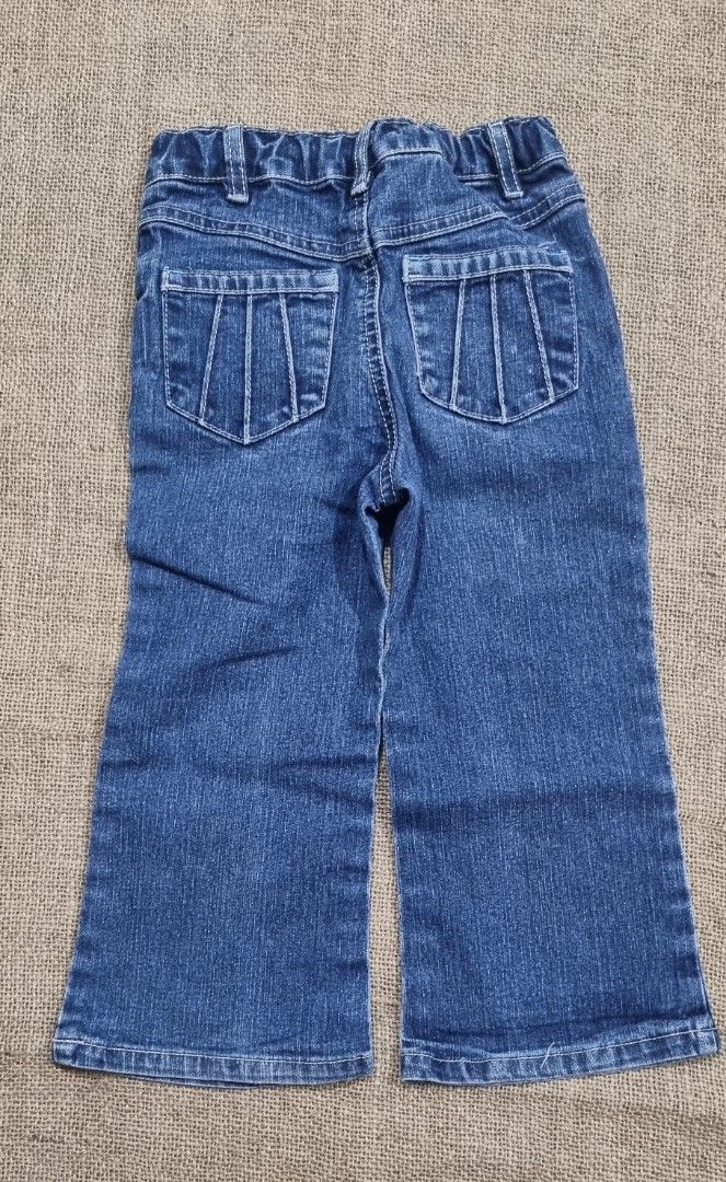 Y2K Faded Glory flare pants (Category: Babies & Kids Fashion) located in San Jose del Monte. Submitted by angelsnest (Listing ID 1462861792, Image 2). Description: denim pants Embroidered snowflake design Fits 3-4y rfs: outgrown Gcash, Maya, Bank transfer No COD available.