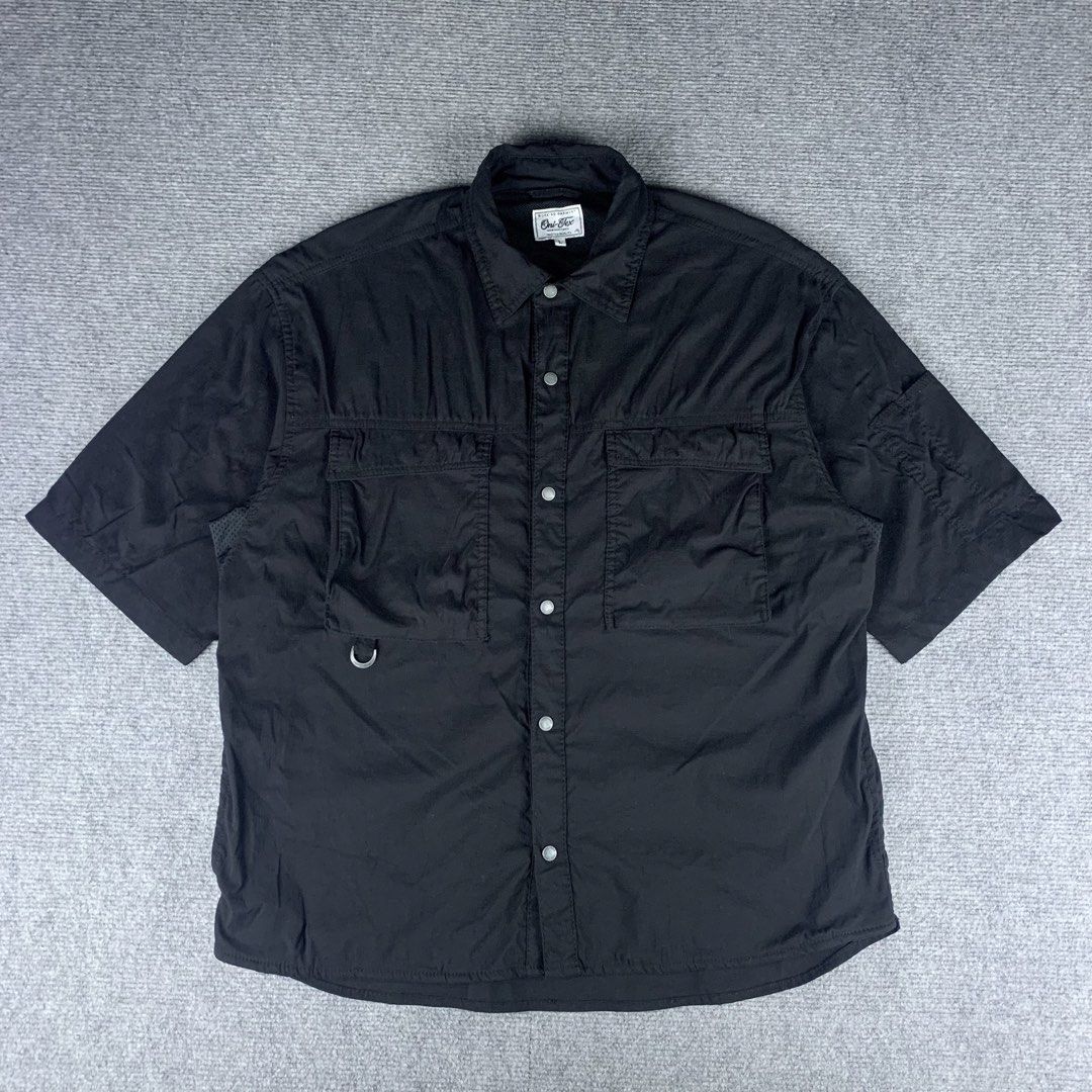 Feild Core Oni-Tex Oversized Utility Button Down Shirt (Category: Tshirts & Polo Shirts ) located in Baguio. Submitted by vintage_lurker (Listing ID 1462860409, Image 1). Description: Size on tag: Large Width: 25” Length: 30” Issue/s: none Mine: 570 + Shipping fee 📍Payment first policy. no COD or COP 📍All items Washed and Sanitized 🧼 Shoot your offer. I’m all ears‼️ OTHER DETAILS: - Black short sleeve button-up shirt - Two chest pockets with b