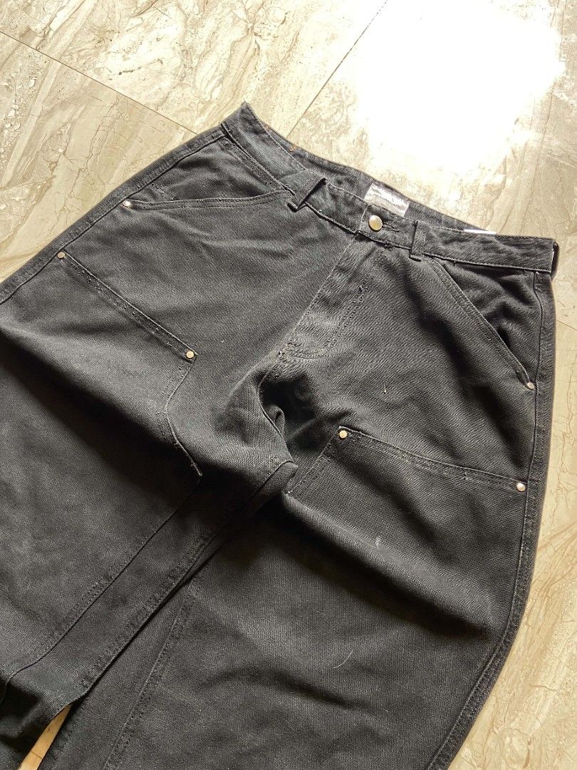 FILLUMINATE Black Carpenter Pants Size Medium (Category: Jeans) located in Manila. Submitted by lilsintenel (Listing ID 1462787687, Image 3). Description: - Brand: FILLUMINATE - Color: Black - 32x15.5x43x9.5 - Size: Medium - Style: Classic Carpenter/Workwear - Features: Double knee reinforcement, multiple utility pockets - Closure: Button and zip - Fit: Comfortable for everyday wear - Perfect for: Casual outfits.