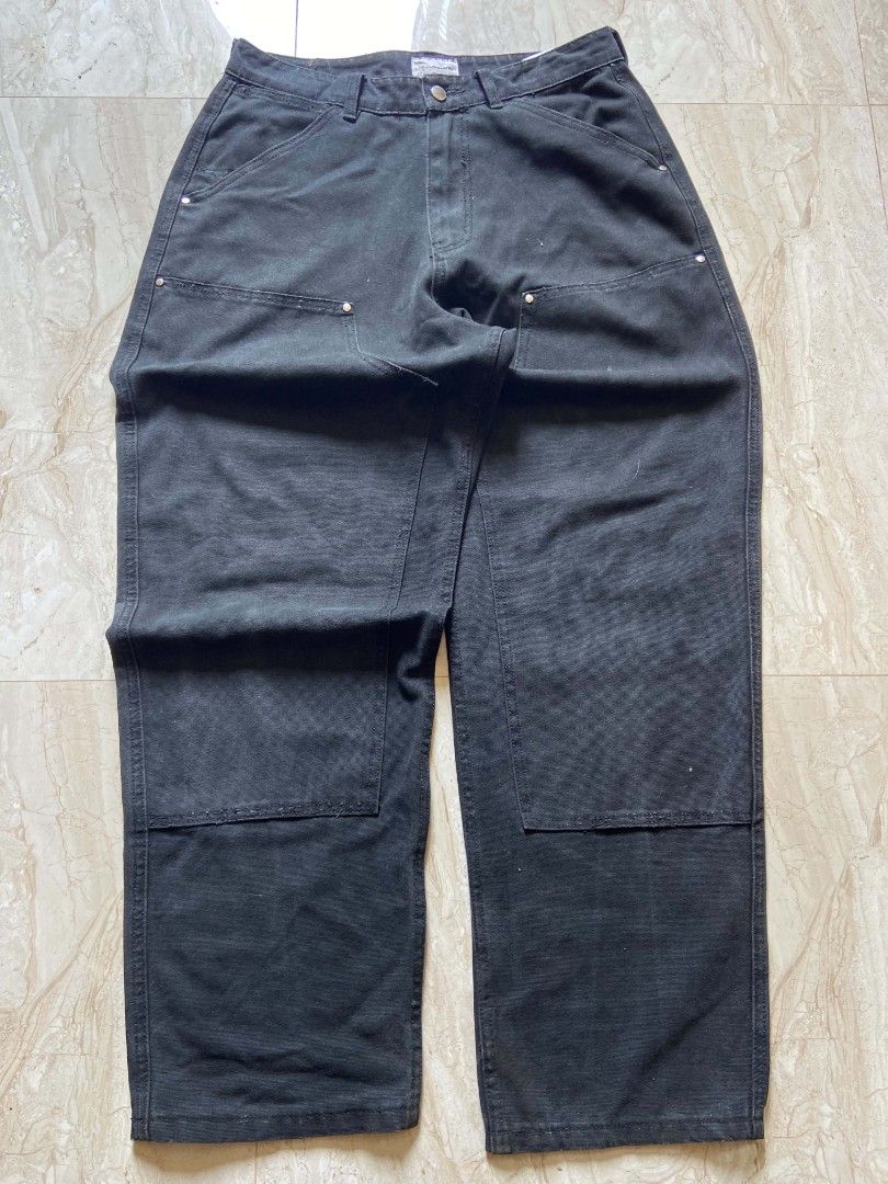 FILLUMINATE Black Carpenter Pants Size Medium (Category: Jeans) located in Manila. Submitted by lilsintenel (Listing ID 1462787687, Image 1). Description: - Brand: FILLUMINATE - Color: Black - 32x15.5x43x9.5 - Size: Medium - Style: Classic Carpenter/Workwear - Features: Double knee reinforcement, multiple utility pockets - Closure: Button and zip - Fit: Comfortable for everyday wear - Perfect for: Casual outfits.