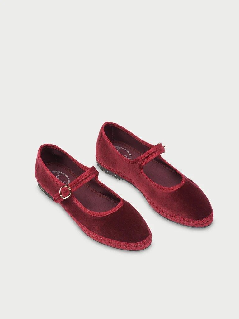 Flabelus Lucrecia Flats in Size EU 37 (Category: Flats & Sandals) located in Quezon City. Submitted by bunnybunbunn (Listing ID 1462691668, Image 1). Description: - Used once only - Too small for my feet. - Best for size 6 - SRP: ₱10,700 - With box - Bought in Flabelus Greenbelt Pop-up this August 2026.